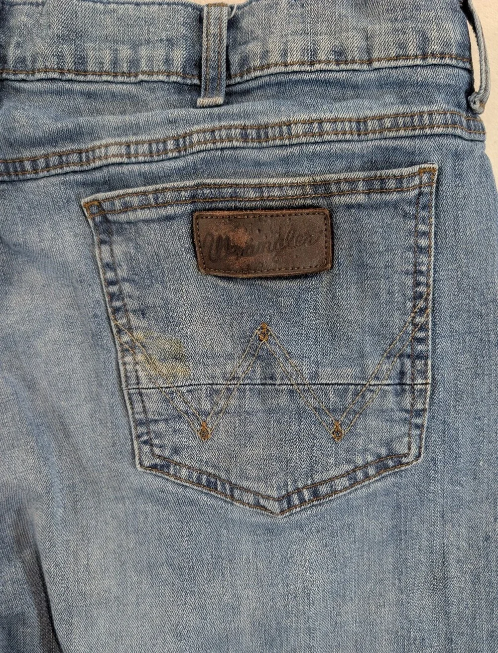 Wrangler Retro Bootcut Jeans Light Wash | W Stitching Denim | Mens 40 x 34‎